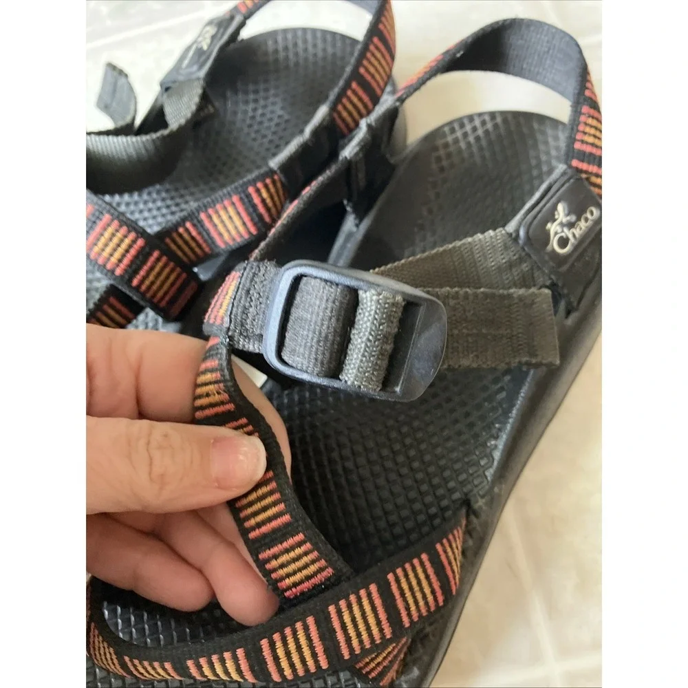 Chaco Classic women's sz 10 Black with red yellow square pattern Strappy Sandals